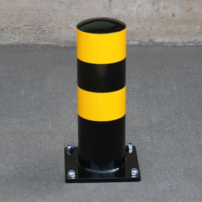 Image BLACK BULL HGV Bollard  (0)