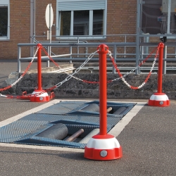 TRAFFIC-LINE Hi-Vis Chain Posts