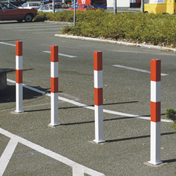 MINDER B removable barrier posts
